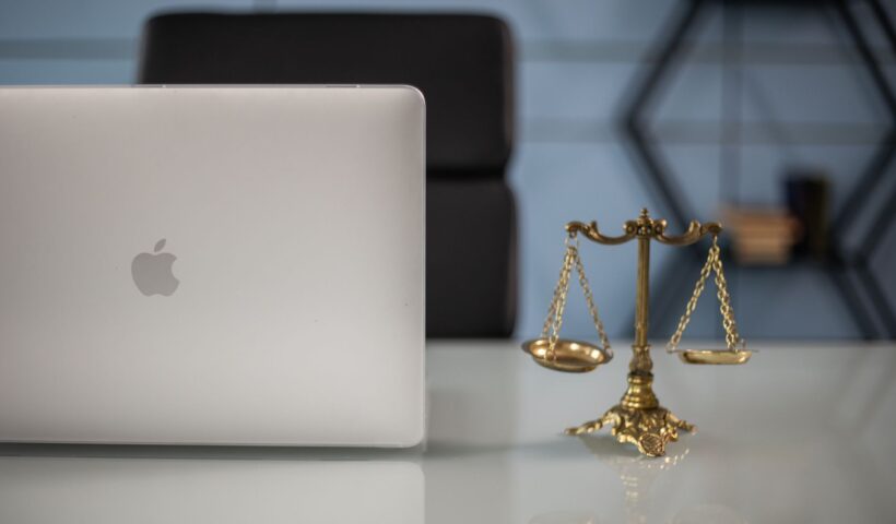 Cómo repartir responsabilidades para reducir riesgos legales dentro de una empresa