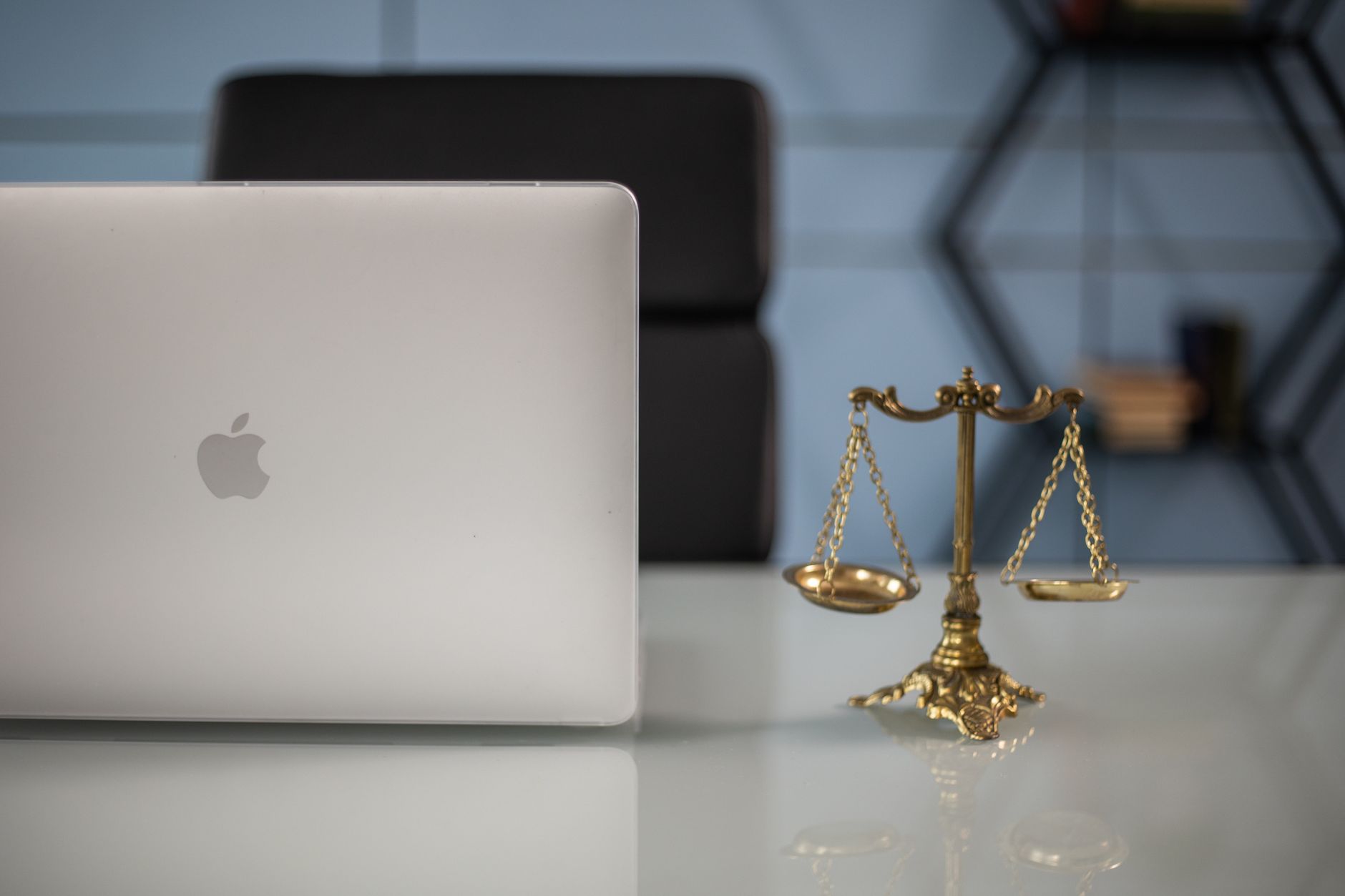 Cómo repartir responsabilidades para reducir riesgos legales dentro de una empresa